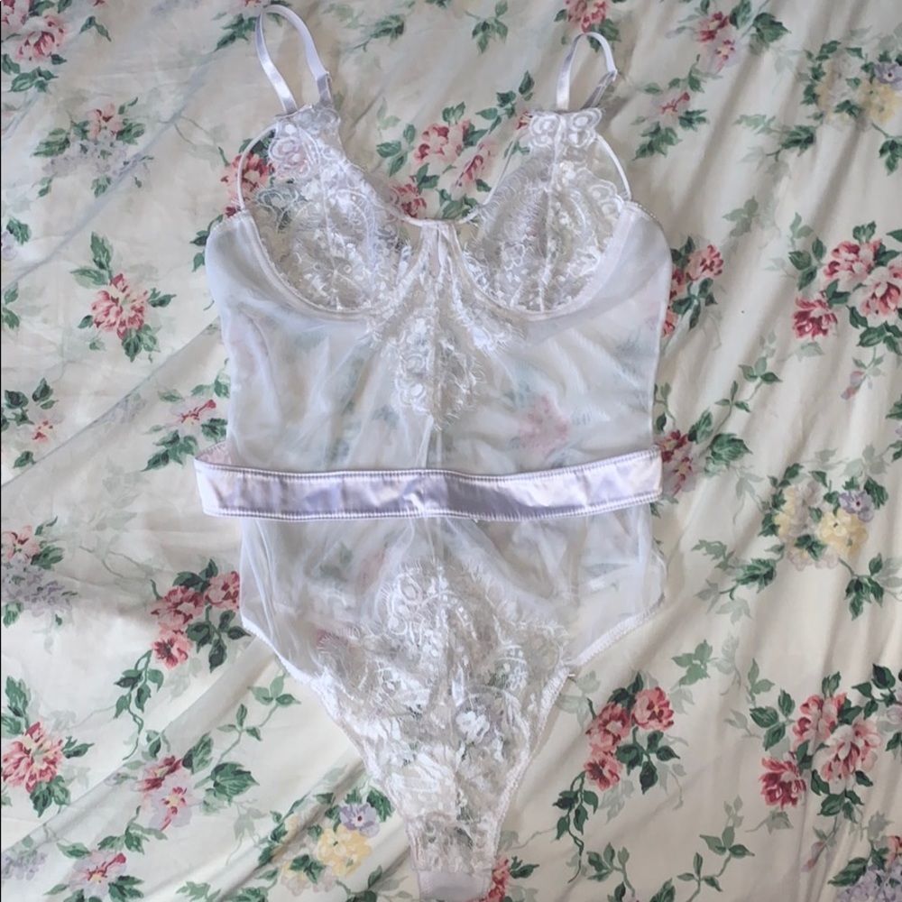 white Lingerie 😍 (very sexy)